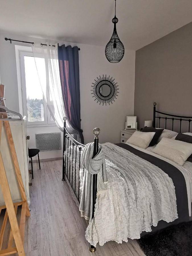 Location de vacances pour 2 personnes, avec vue et terrasse à Confolens - 4