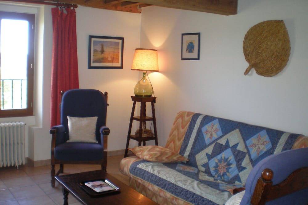 Gîte classé 2 étoiles avec vue panoramique sur les monts du Morvan . in Anost, Région d'Autun