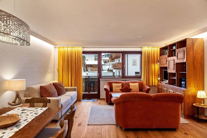 Entire apartment, Holiday Apartment "Haus Excelsior Top 29" with Mountain View, Balcony & Wi-Fi in Seefeld in Tirol, Innsbruck Land
