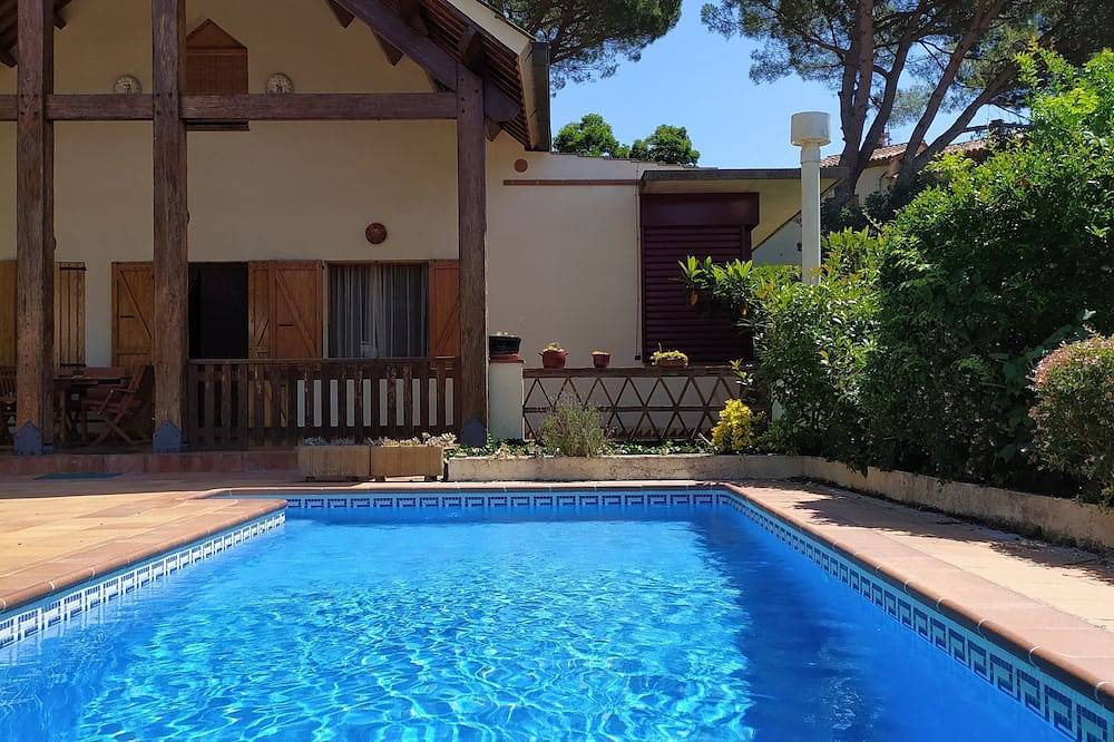 Villa Entre Parques Naturales in Vallgorguina, Provincia de Barcelona