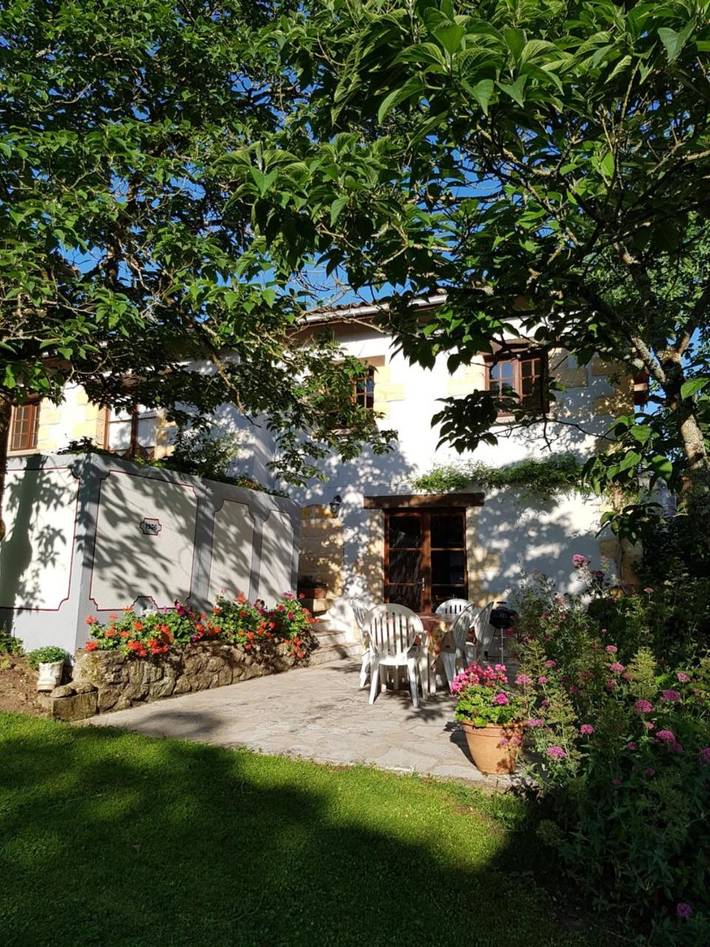 Location de vacances pour 5 personnes, avec piscine ainsi que jardin et vue à Barie - 3