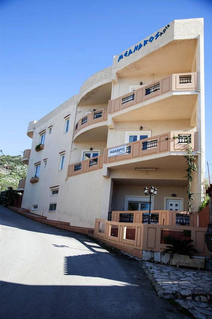 Gîte pour 4 personnes, avec piscine et jardin dans Almirida