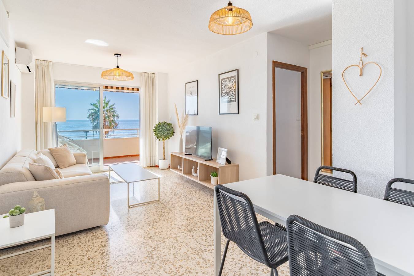 Entire apartment, Apartment 'Mormor' with Sea View, Wi-Fi and Air Conditioning in Torreblanca (Fuengirola), Fuengirola