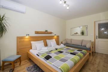 Ferienwohnung für 3 Personen, mit Garten und Pool sowie Balkon in Heviz