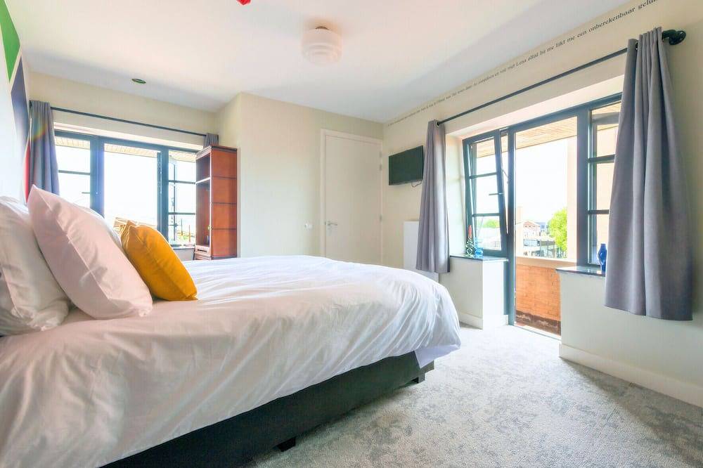 Geheel appartement, Modern appartement in een monumentaal pand, met privé keuken en badkamer. in Tilburg, Noord-Brabant