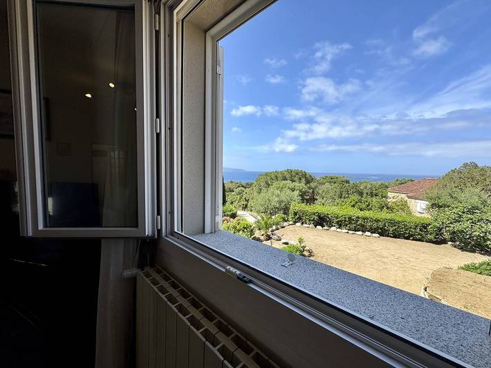Apartamento vacacional entero, Villa le Palmier 10  personnes piscine, vue mer, accès plage in Abbartello, Olmeto