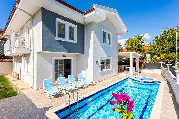 Villa for 10 people, with hot tub and children pool as well as balcony in Dalyan