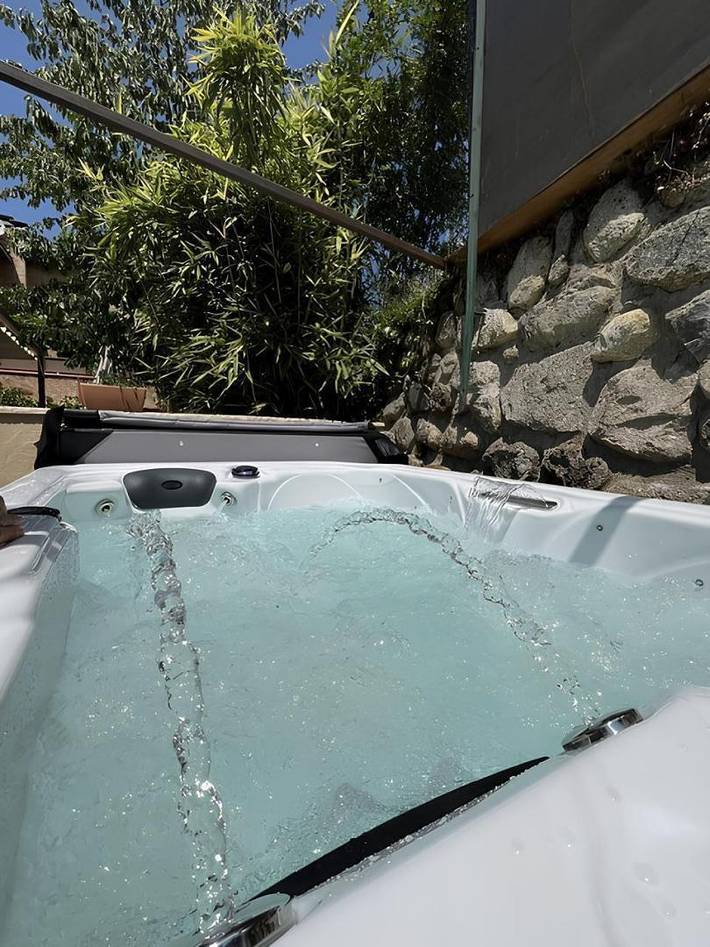 Gîte pour 2 personnes, avec jardin et jacuzzi