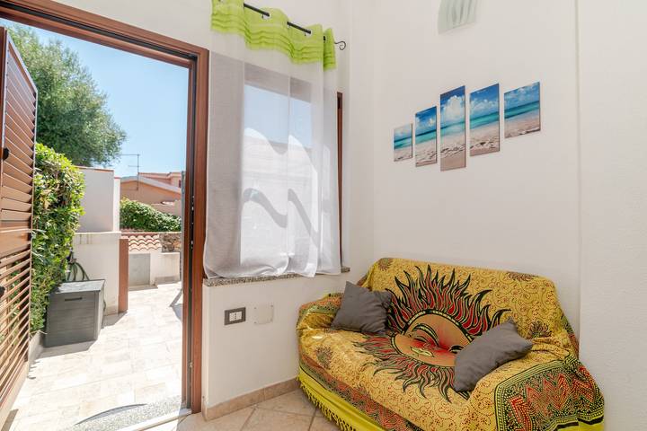 Appartamento intero, 'San Teodoro Monti 22' a 20 minuti a piedi dalla spiaggia con Terrazza Privata e Aria Condizionata in San Teodoro, Olbia-Tempio