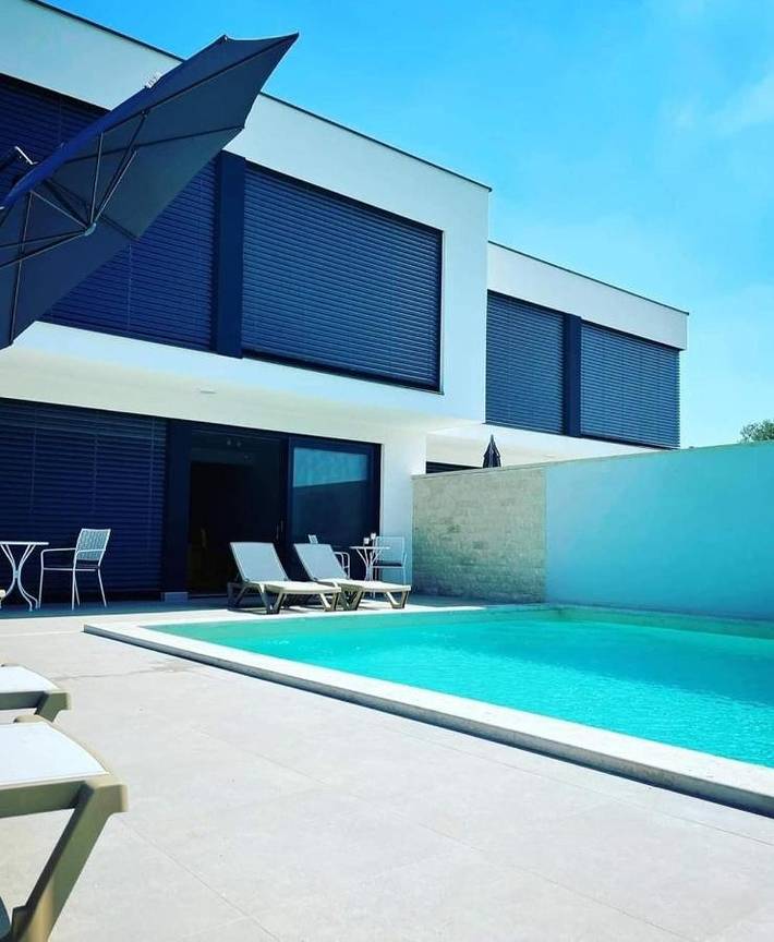 Ferienhaus für 8 Personen, mit Terrasse und Garten sowie Pool