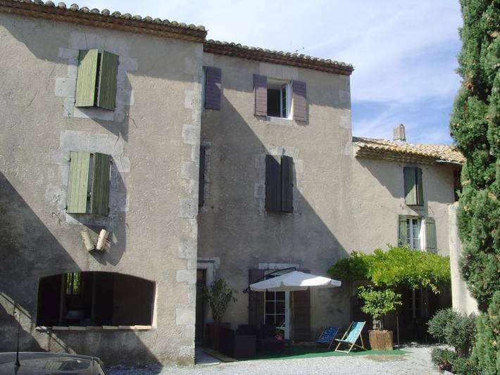 Gîte pour 2 personnes, avec jardin ainsi que piscine et jacuzzi à Cheval-Blanc - 2