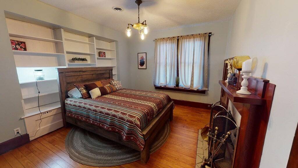 Rider's Roost-Blick auf den Wald-Familie-Cottage-Eigenes Badezimmer in Hocking County