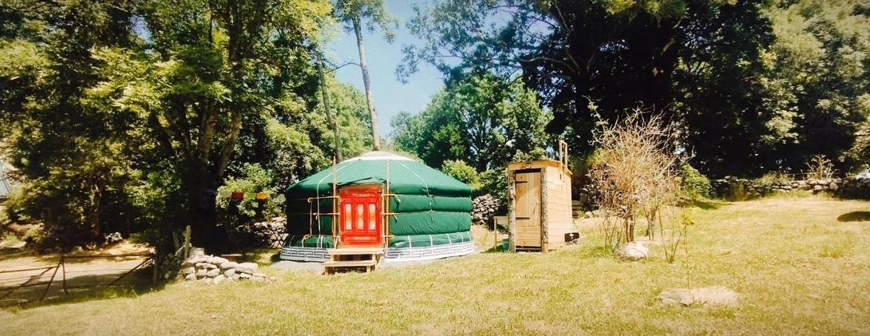 Tente pour 4 personnes, avec jardin et vue dans le Cantal
