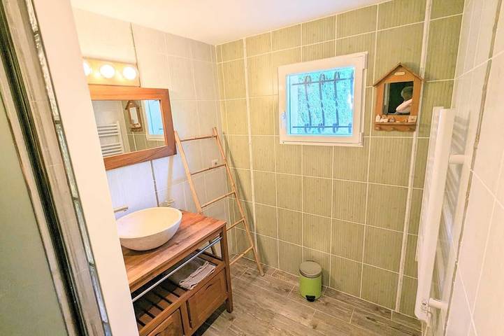 Ganze Wohnung, Bas de Villa sur Grand Jardin Privatif Gazonné, Entrée Indépendante in Solliès-Toucas, Mittelmeerküste (Frankreich)
