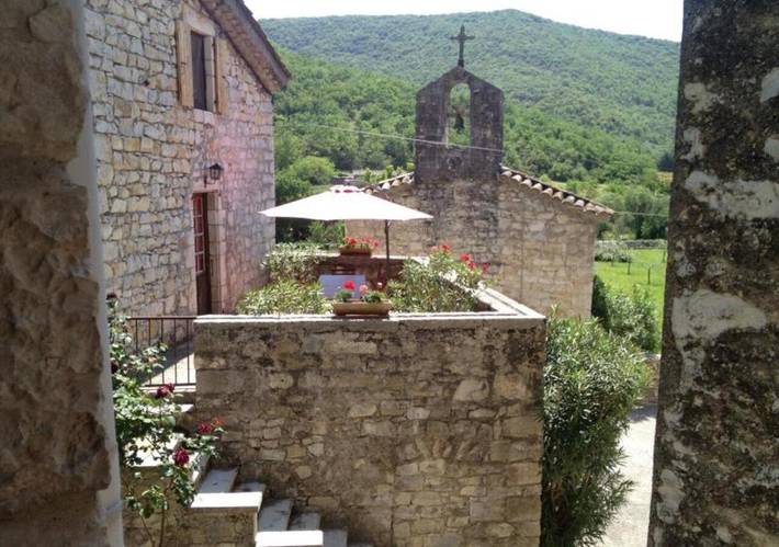 Location de vacances pour 6 personnes, avec piscine ainsi que vue et terrasse à Saint-Maurice-d'Ibie - 4