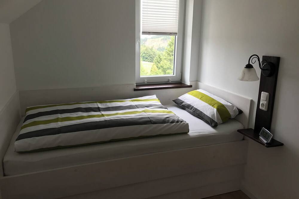 Geheel appartement, Cozy apartment with fireplace and wonderful view of the Thuringian mountains in Gehlberg, Rennsteig (weg)