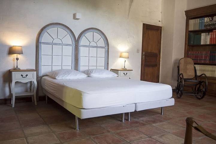 Location de vacances pour 14 personnes, avec jardin et terrasse à Saint-Michel-l'Observatoire - 2