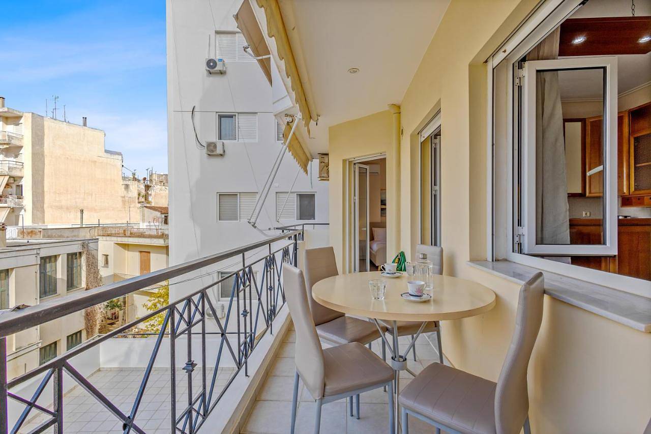 Ganze Wohnung, Fabulous central apartment close to the sea! in Chalkida, Euböa