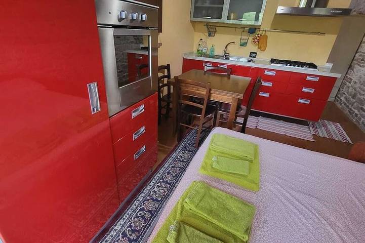 Location de vacances pour 12 personnes, avec piscine et terrasse à Fabriano - 2