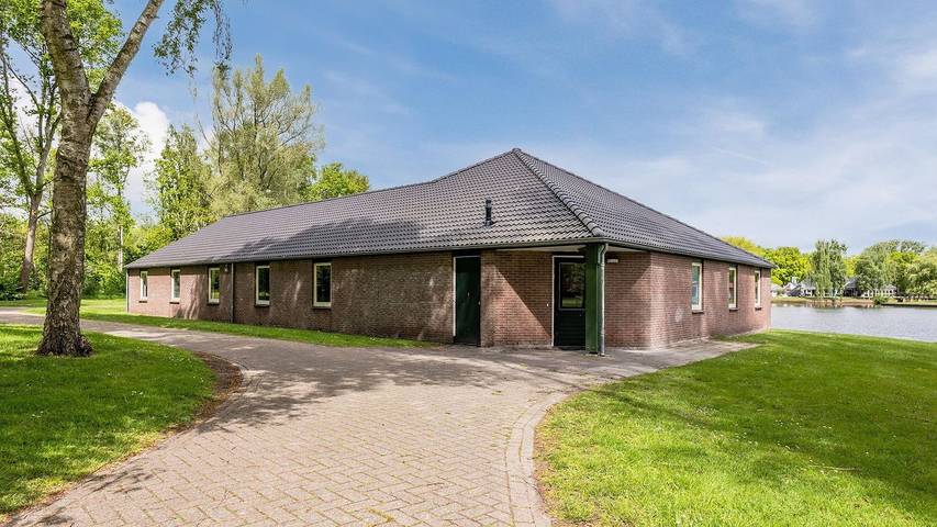 Maison de vacances pour 40 personnes, avec terrasse ainsi que piscine et jardin dans Drenthe