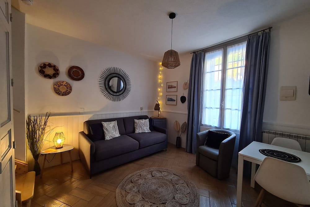 Entire apartment, L'Abri Sous Roche - Gîte Côte Vermeille in Tautavel, Parc naturel régional Corbières-Fenouillèdes