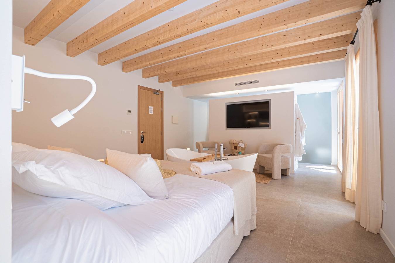 Room '201 - Junior Suite Con Balcón' with Sea View, Wi-Fi and Air Conditioning in Capdepera, East Majorca