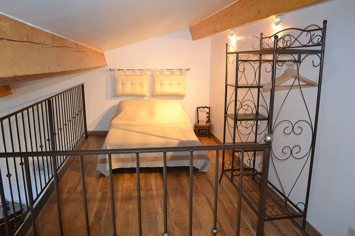 Location de vacances pour 3 personnes, avec terrasse à Ansouis - 2