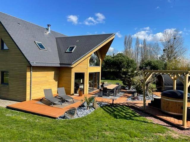 Location de vacances pour 12 personnes, avec vue ainsi que jardin et sauna dans Le Bû-sur-Rouvres