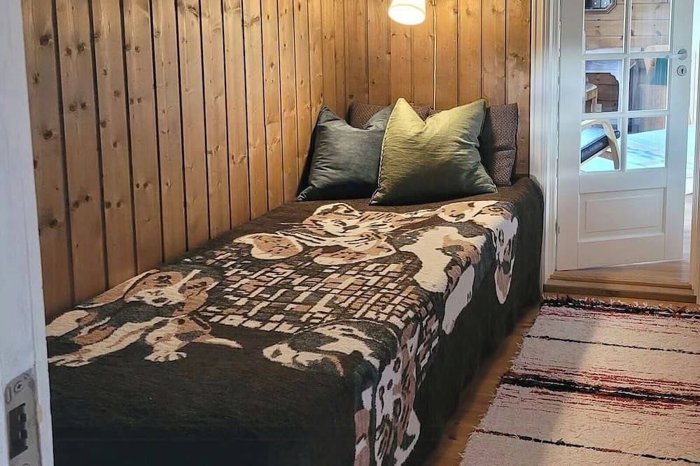 Hütte mit Tierwelt und Wanderwegen in Froland