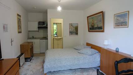 Gîte pour 2 personnes, avec jardin ainsi que vue et terrasse, animaux acceptés à Champigny-sur-Marne