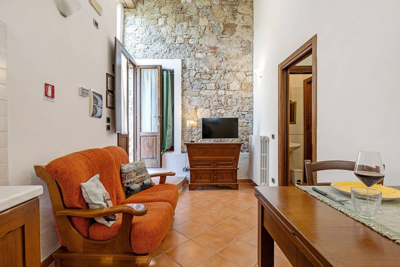 Cottage 'Nel Verde Con Jacuzzi' con piscina e giardino in comune in Colle di Val d'Elsa, Siena e dintorni