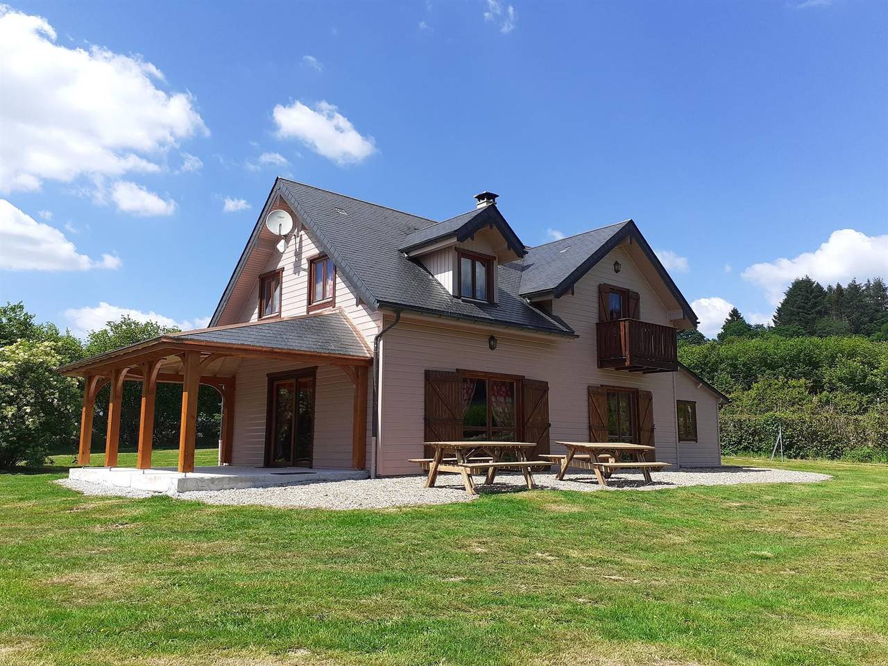 Geräumiges Chalet mit Kamin und Haustiere erlaubt, nahe Morvan-Seen in Gouloux, Naturpark Morvan