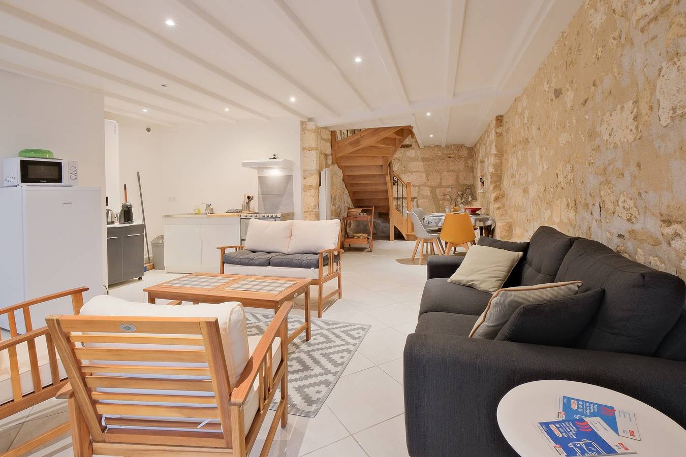 Gîte D’ici et d’Ailleurs – Charme Authentique au Cœur du Centre Historique avec Wi-Fi in Brantôme en Périgord, Périgord Vert