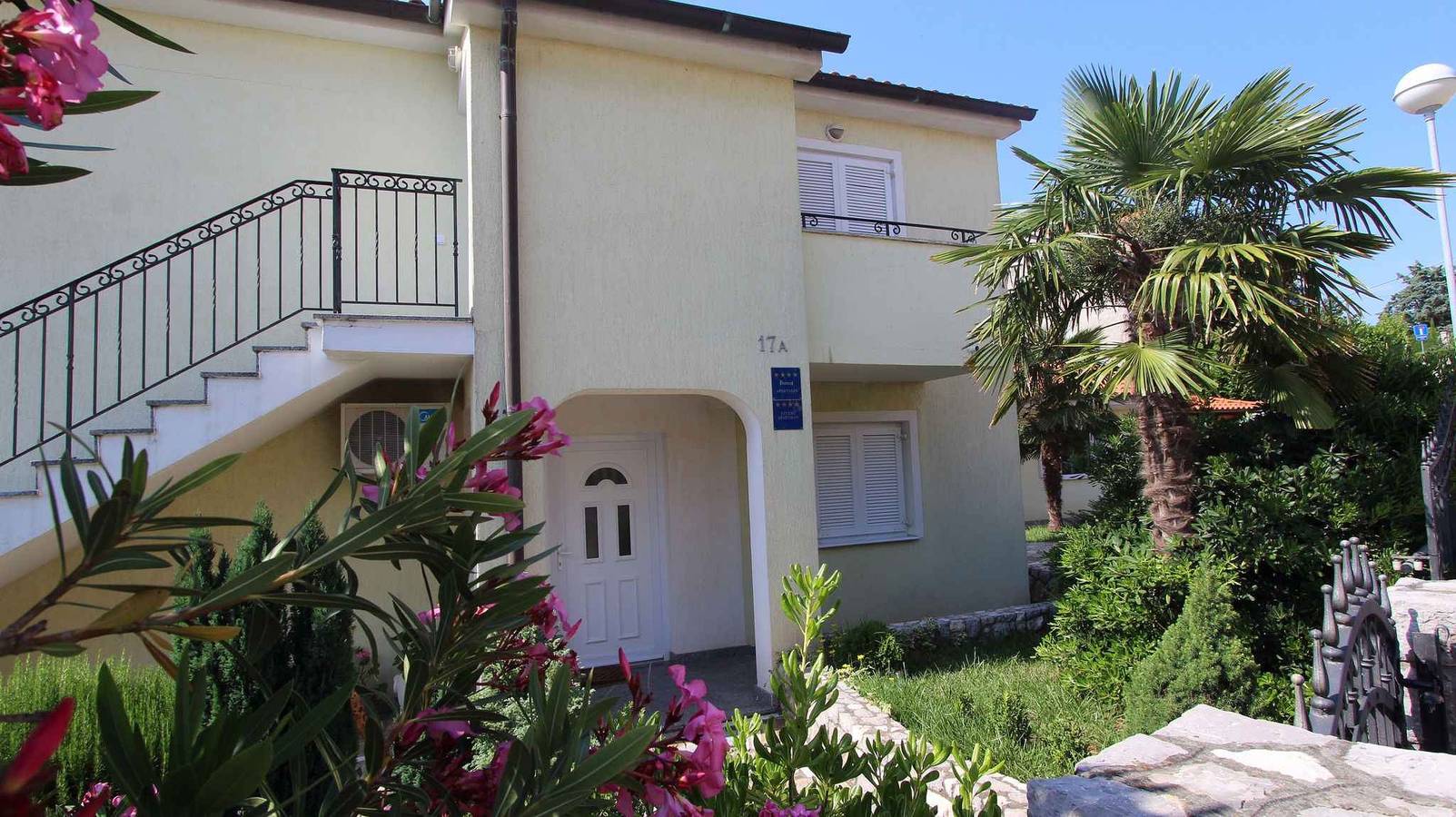 Bungalow mit Klimaanlage und Terrasse  in Malinska, Krk