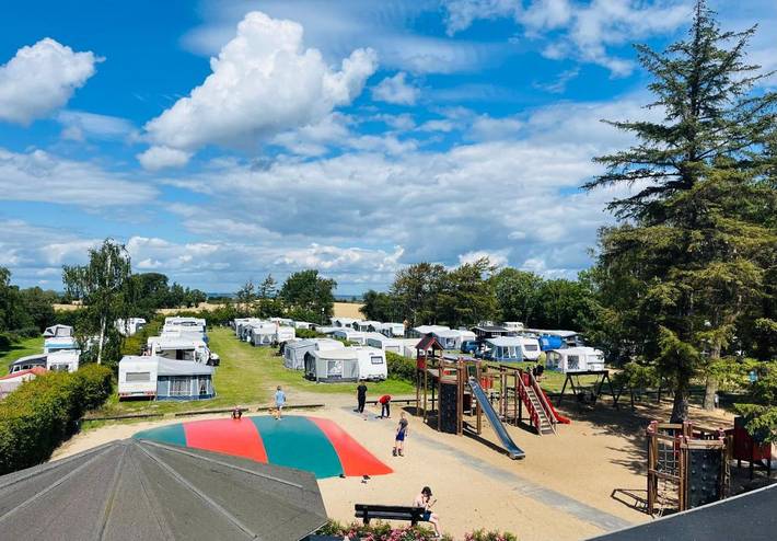 Camping für 6 Personen, mit Terrasse und Garten sowie Kinderpool und Pool in Dänemark - 2