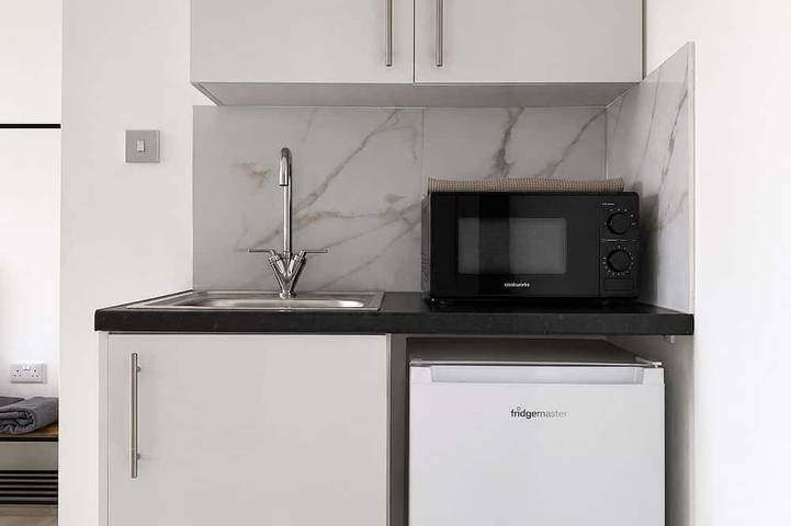 Entire apartment, Kw Deluxe Triple Studio for 3 | Near Alexandra Palace in Haringey, London