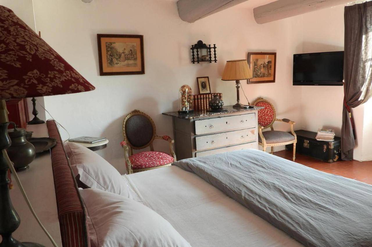 Four-Bedroom House in Pernes-les-Fontaines, Vaucluse