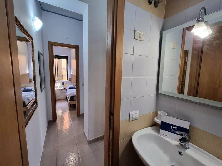 Gîte pour 5 personnes, avec terrasse à Campofelice di Roccella - 3