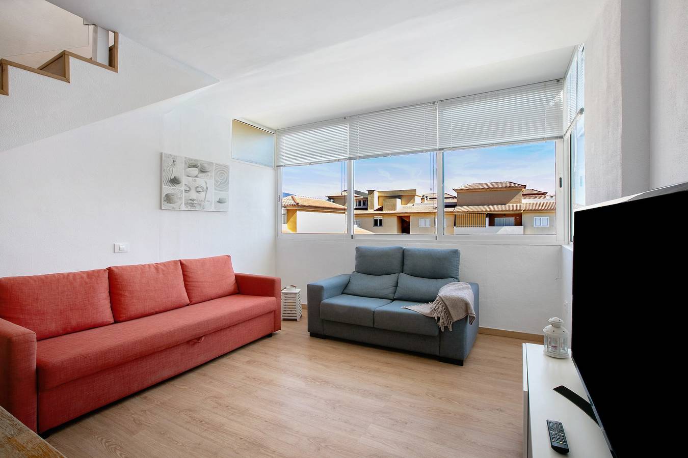 Apartamento entero, Apartamento de vacaciones 'Oramas Beach House - Pool & Terrace' , terraza privada y Wi-Fi in Puertito de Güímar, Güímar