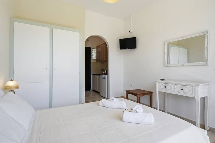 Hel studio-lejlighed, Studio Apartment 'Alexandra Studio 2' with Private Balcony & Wi-Fi in Korfu