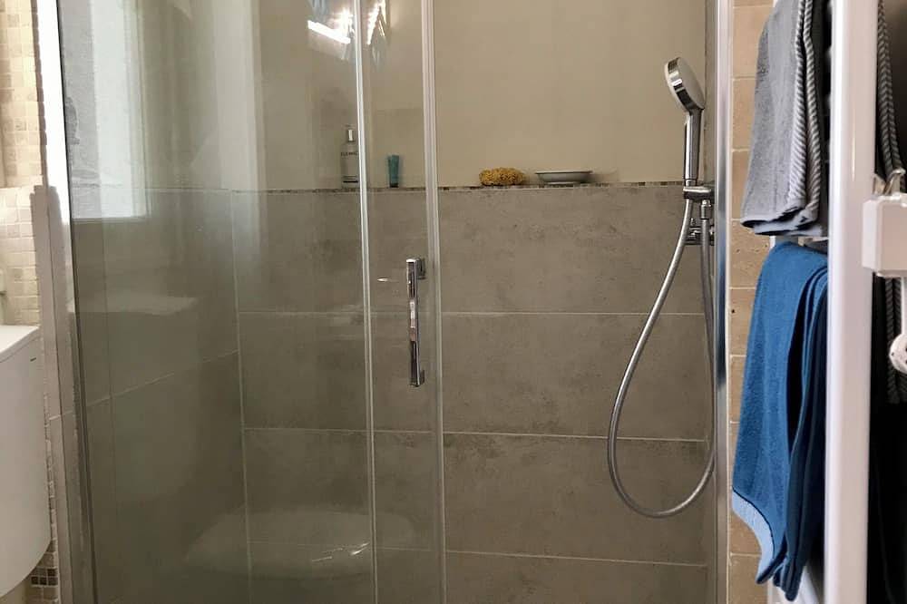 Appartement entier, Studio lumineux avec petite terrasse in Viroflay, Yvelines