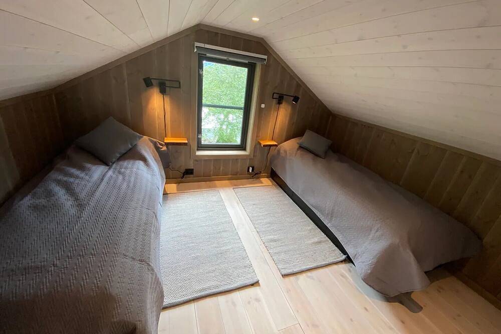 Wonderful, modern cabin, 15 minutes from Geiranger in Fjord, Norddal