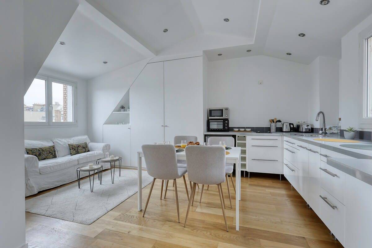 Entire apartment, Classy, New & Large Designed Studio in Eiffel Tower, Paris