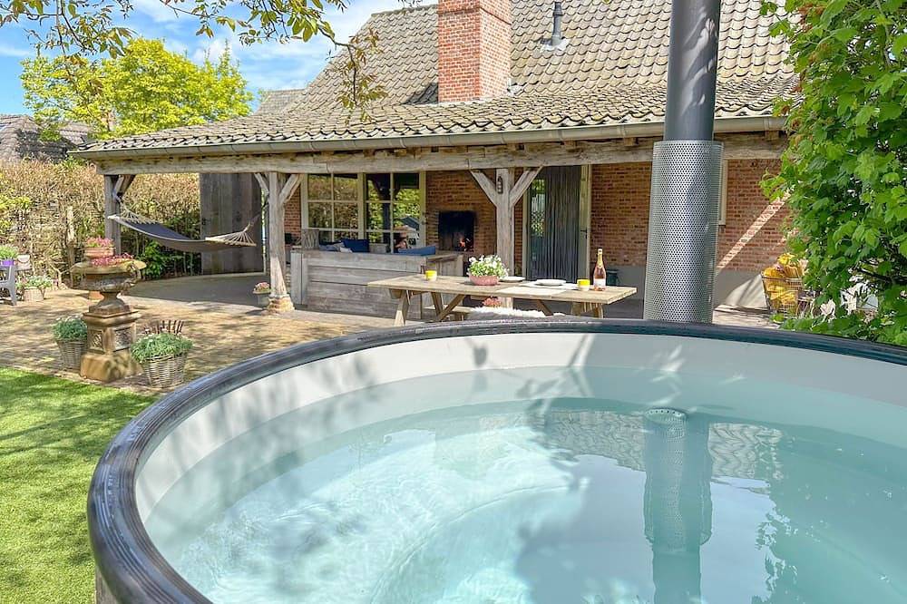 Idyllisch huisje met hottub, houtkachel en tuin in Lage Mierde, Noord-Brabant