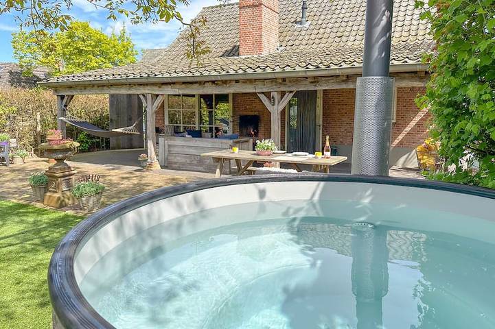 Vakantiehuis voor 6 personen, with terras and whirlpool as well as tuin - 1