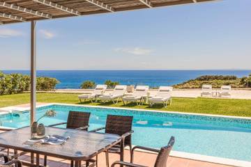 Villa pour 8 personnes, avec terrasse dans Skala
