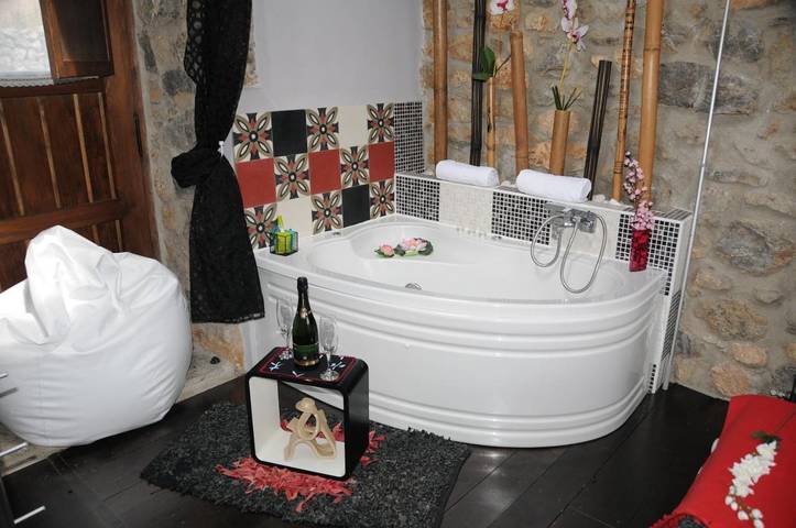 Casa rural para 4 personas, con jacuzzi y jardín, Familias con niños en Montaña de Luna - 2