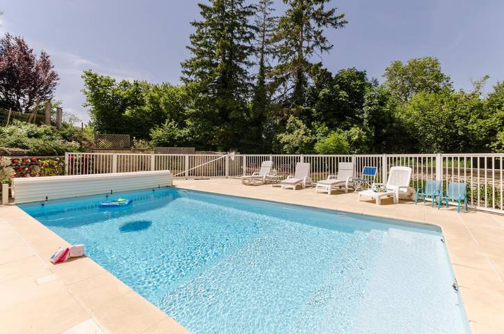 Gîte pour 6 personnes, avec Terrasse ainsi que Jardin et Piscine