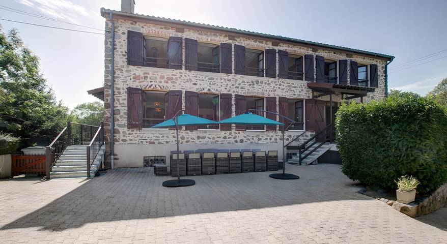 Gîte pour 15 personnes, avec Balcon et Jardin à Saint-Germain-Laval