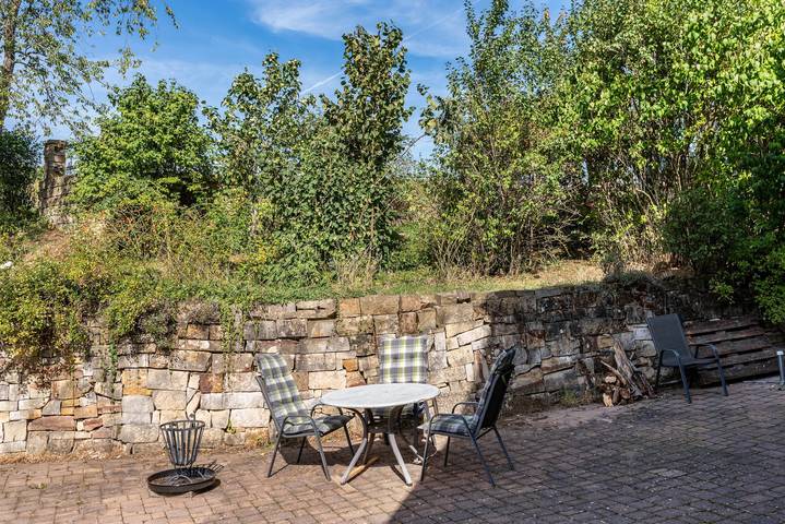 Apartamento inteiro, Apartamento Rose com vista para a montanha, terraço partilhado e Wi-Fi in Weilheim, Floresta Negra do Sul